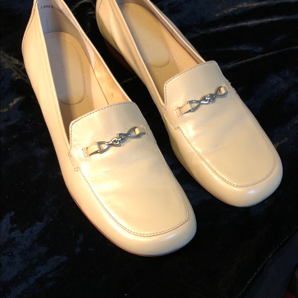 Trotters Womens leather loafers 8.5